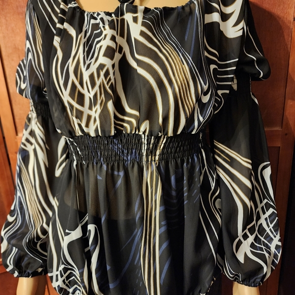 Women's blouse - Picture 2 of 7